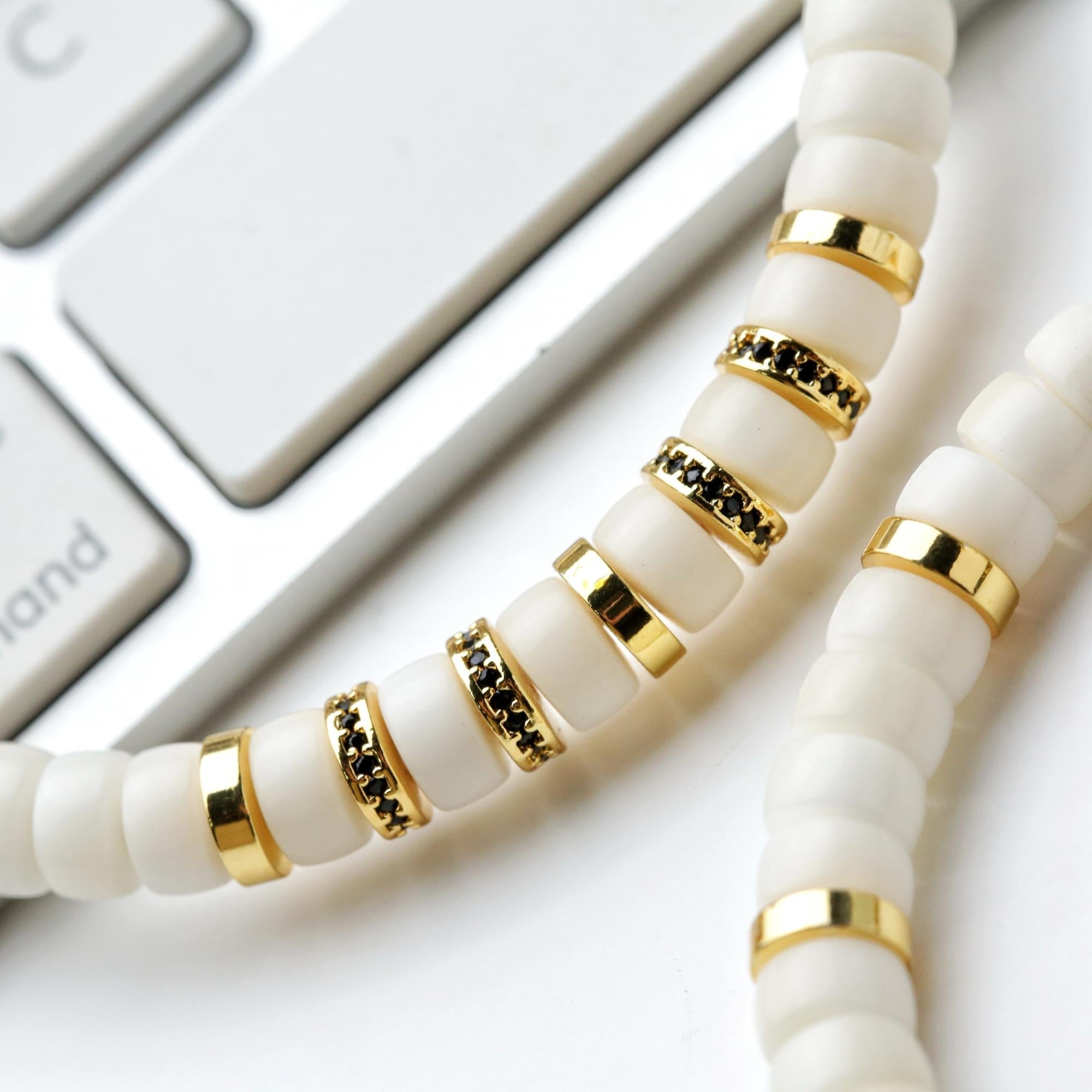 Natural Black & White Bodhi Bracelet – Handmade Spiritual Jewelry