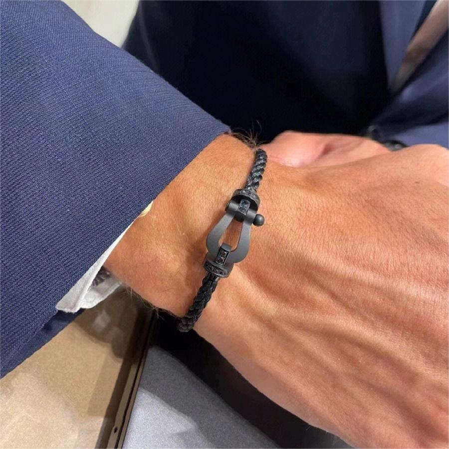 U-shaped Buckle Bracelet Averon London