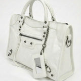 Carmela- Stylish Handbag with Spacious Interior & Minimalist Design