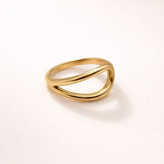 Nahele Curve Ring