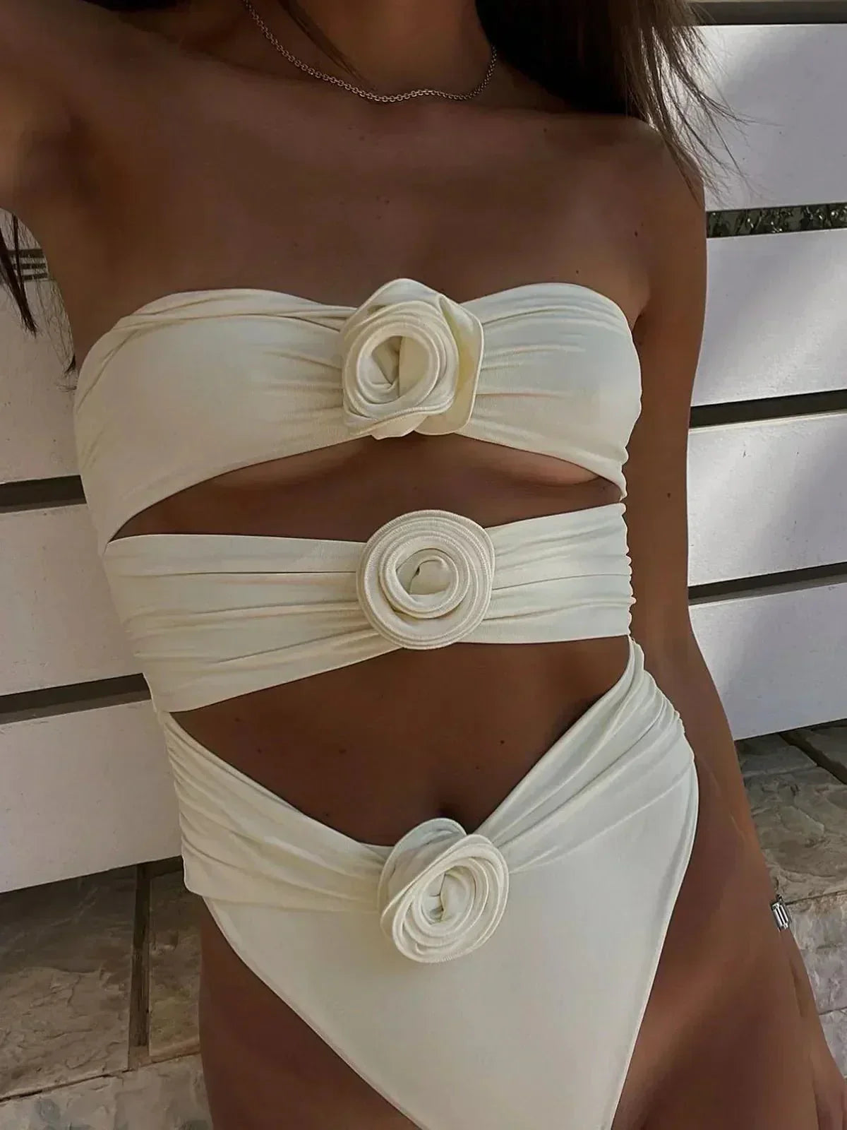 Tahlia | Maillot de Bain Bikini Bustier Ajouré Avec Roses pour Femme