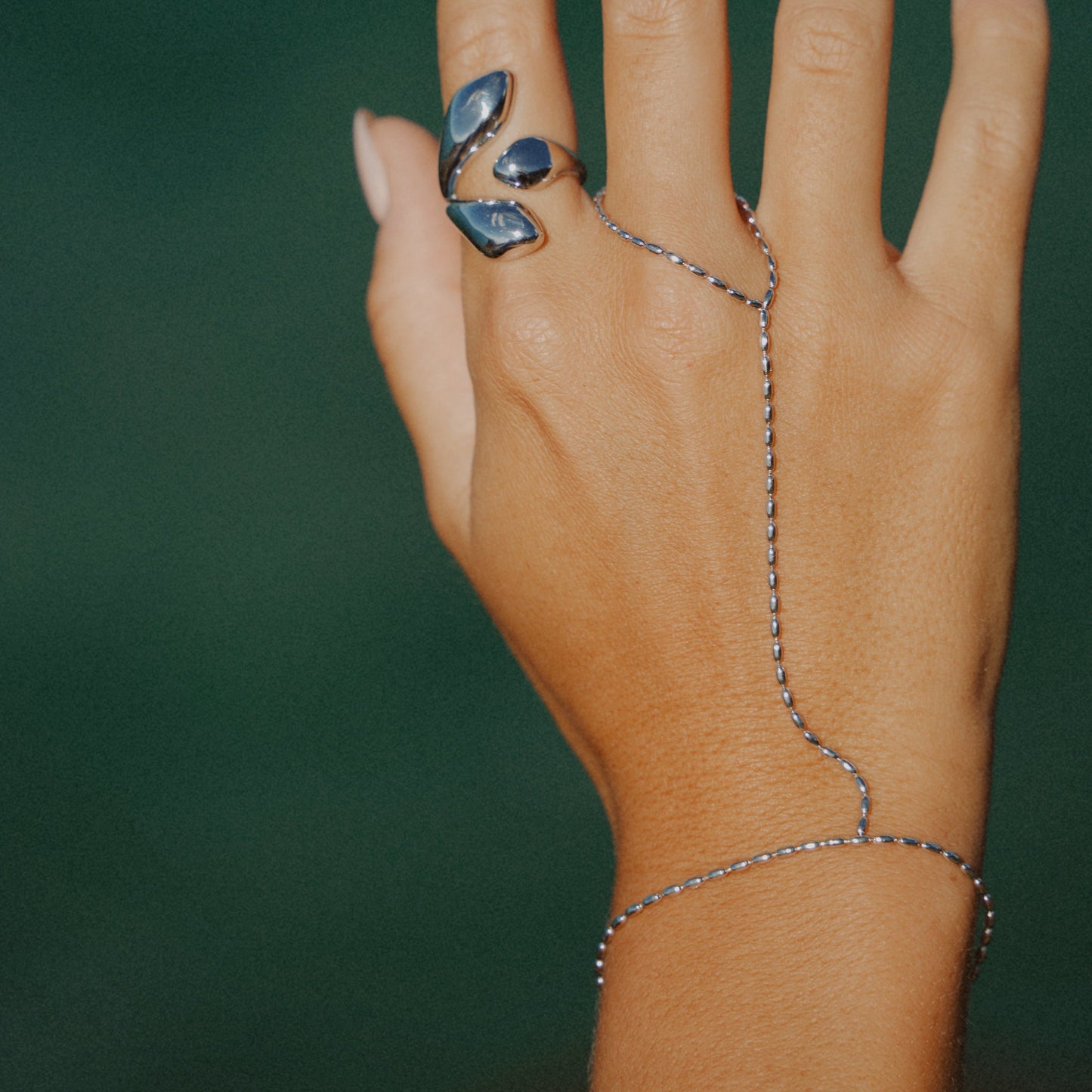 Zahara Handchain