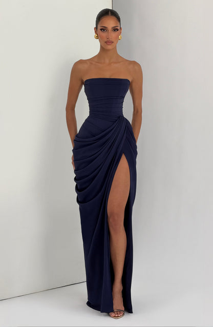 SKY - Eleganza scultorea che definisce la tua figura per Donna