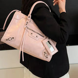 Carmela- Stylish Handbag with Spacious Interior & Minimalist Design