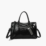 Carmela- Stylish Handbag with Spacious Interior & Minimalist Design