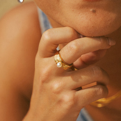 Lava de Oro Pearl Ring
